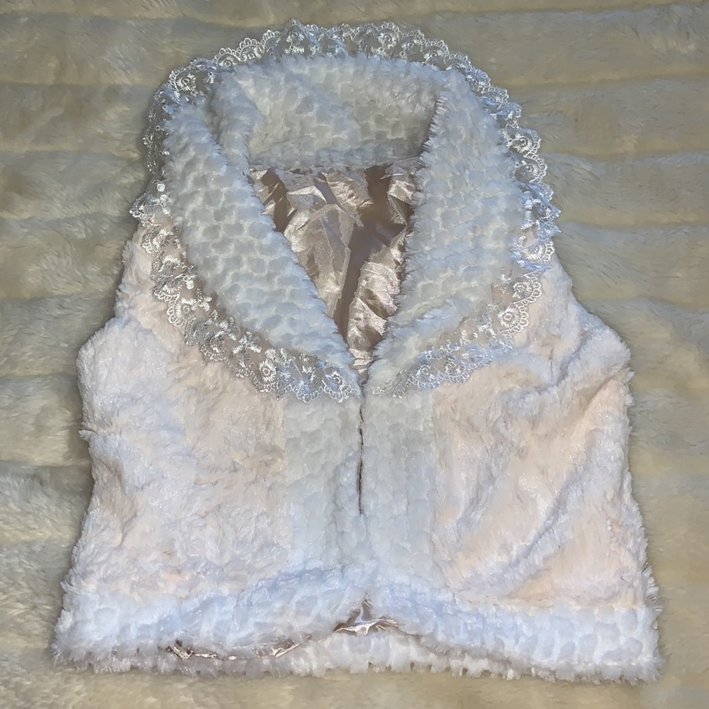 Sleeveless Lacey faux fur vest jacket top S
